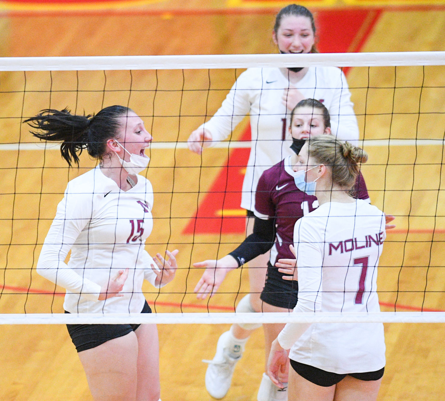 100521-qc-spt-moline-ri-vball-026